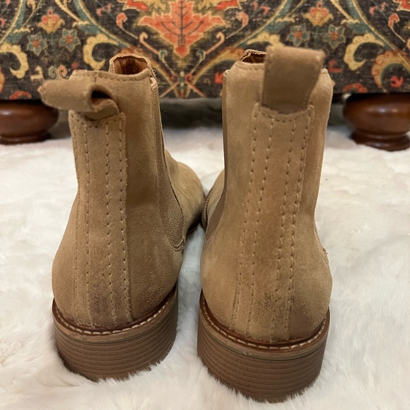 Clarks Women's Cologne Arlo 2 Sand Suede Pull On Boots. Size 12. - Picture 13 of 15